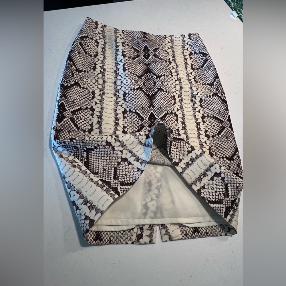 J. Crew No. 2 Pencil Wool Silk Skirt Women's 2 Ivory/Black Snake Print size 2 - Picture 2 of 11